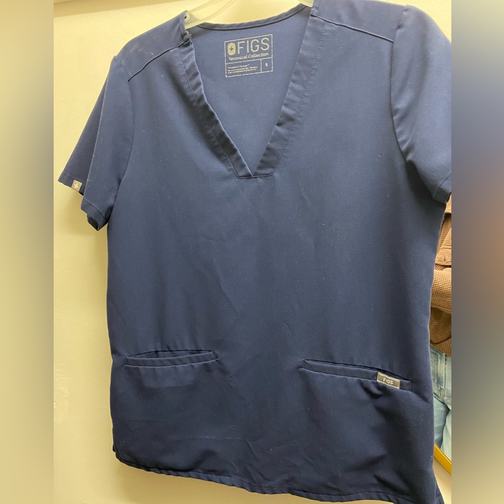 Figs Navy Casma Three pocket scrub top size S